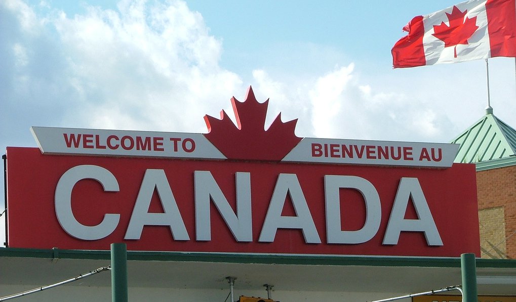 مهاجرت خانوادگی به کانادا,مهاجرت به کانادا,ویزای کانادا,ویزای تضمینی کانادا,ویزای مولتی کانادا,انگشت نگاری کانادا,سفارت کانادا